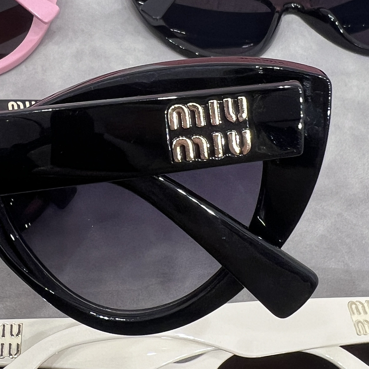 Óculos de Sol Miu Miu 6142 7