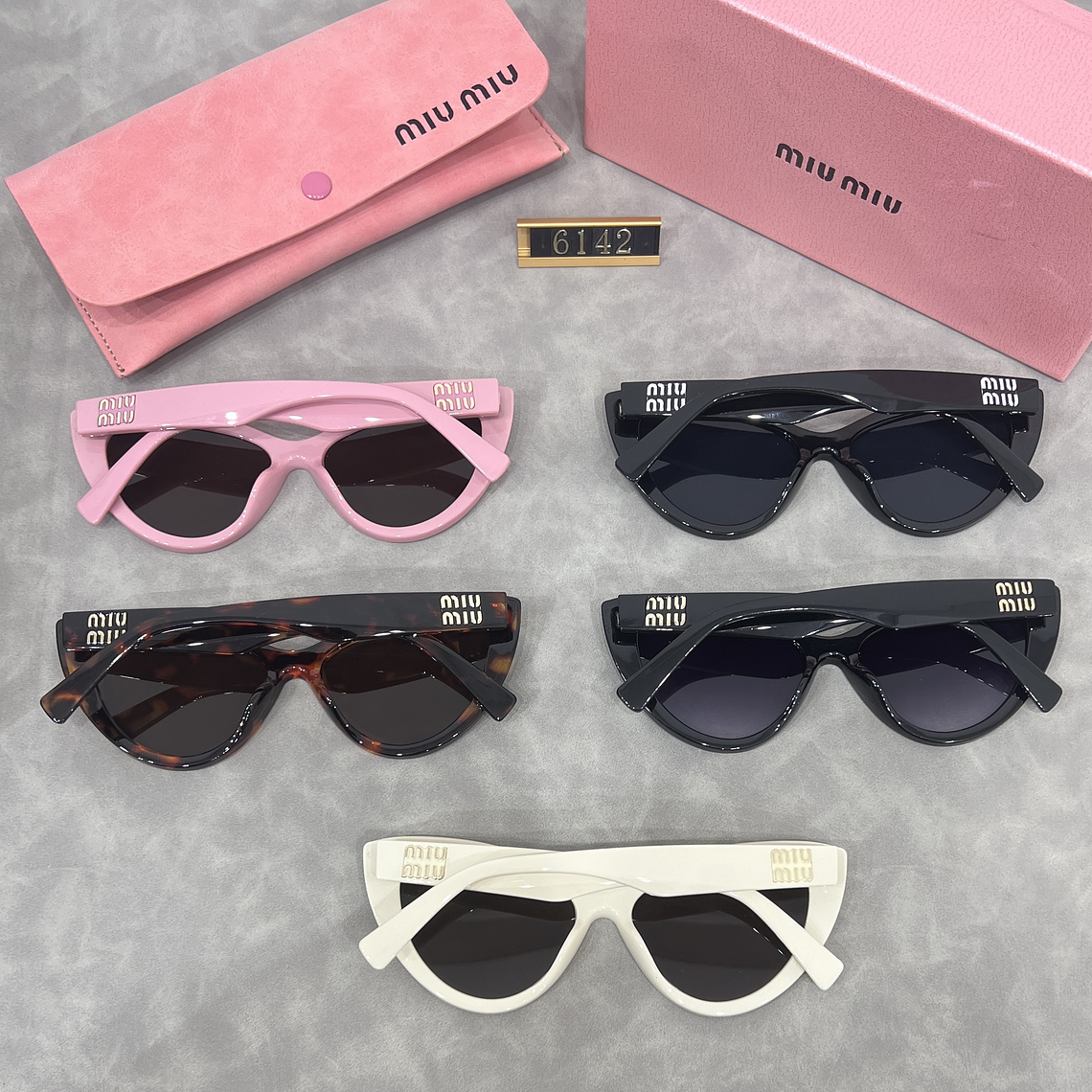 Óculos de Sol Miu Miu 6142 9