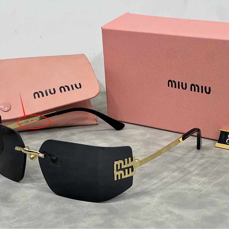 Óculos de Sol Miu Miu 8006 2