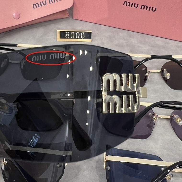 Óculos de Sol Miu Miu 8006 8