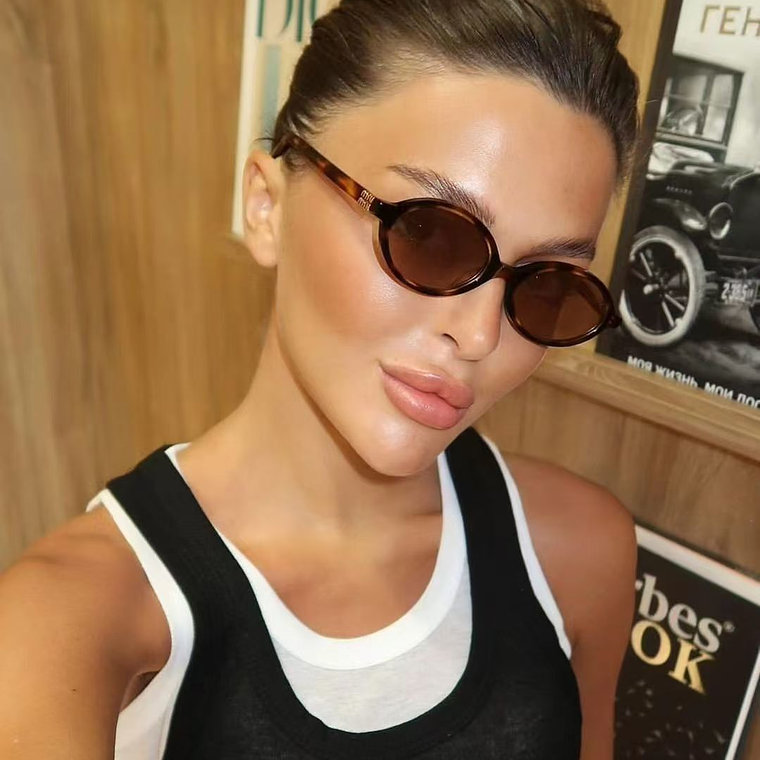 Óculos de Sol Miu Miu 5519 10