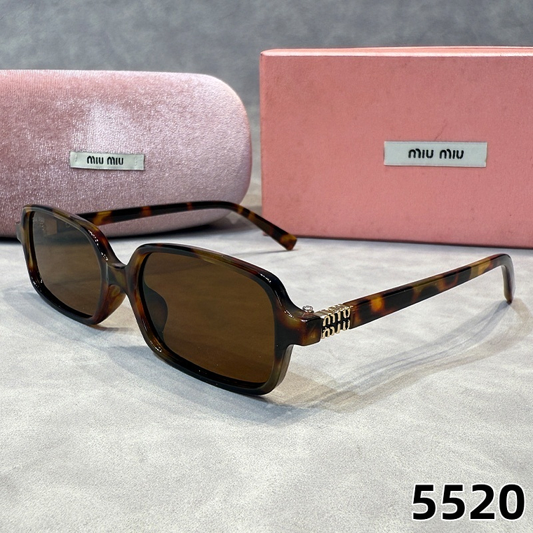 Óculos de Sol Miu Miu 5520 1