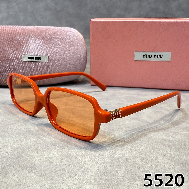Óculos de Sol Miu Miu 5520 7