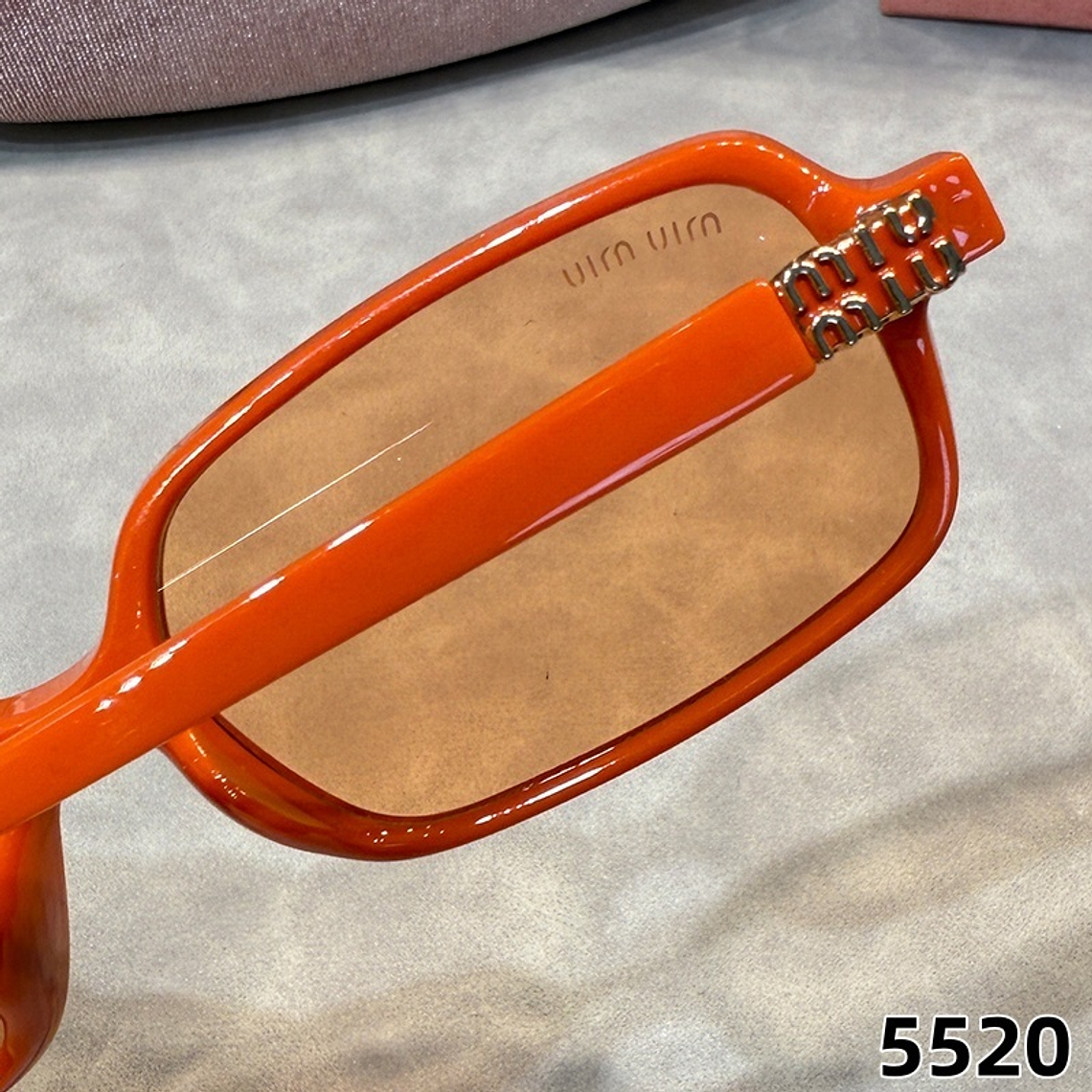 Óculos de Sol Miu Miu 5520 8