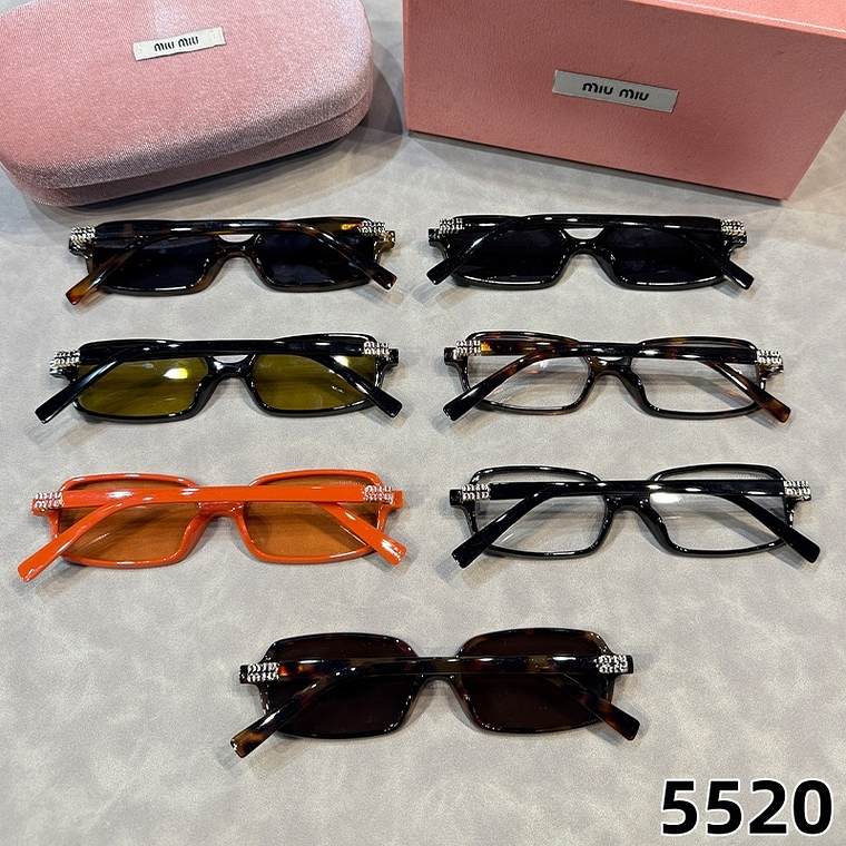 Óculos de Sol Miu Miu 5520 10
