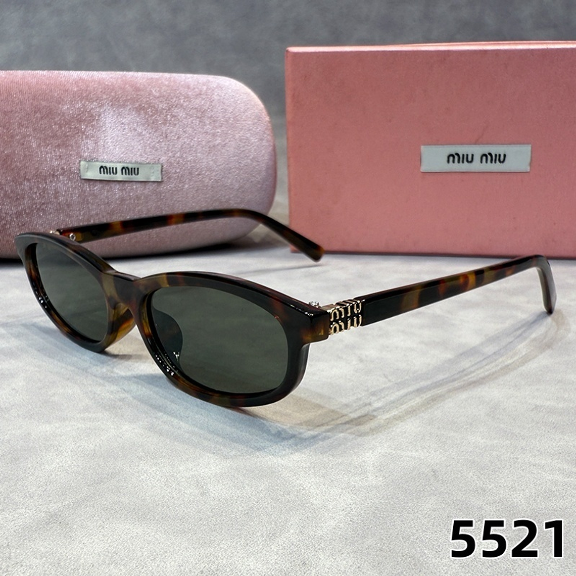 Óculos de Sol Miu Miu 5521 8