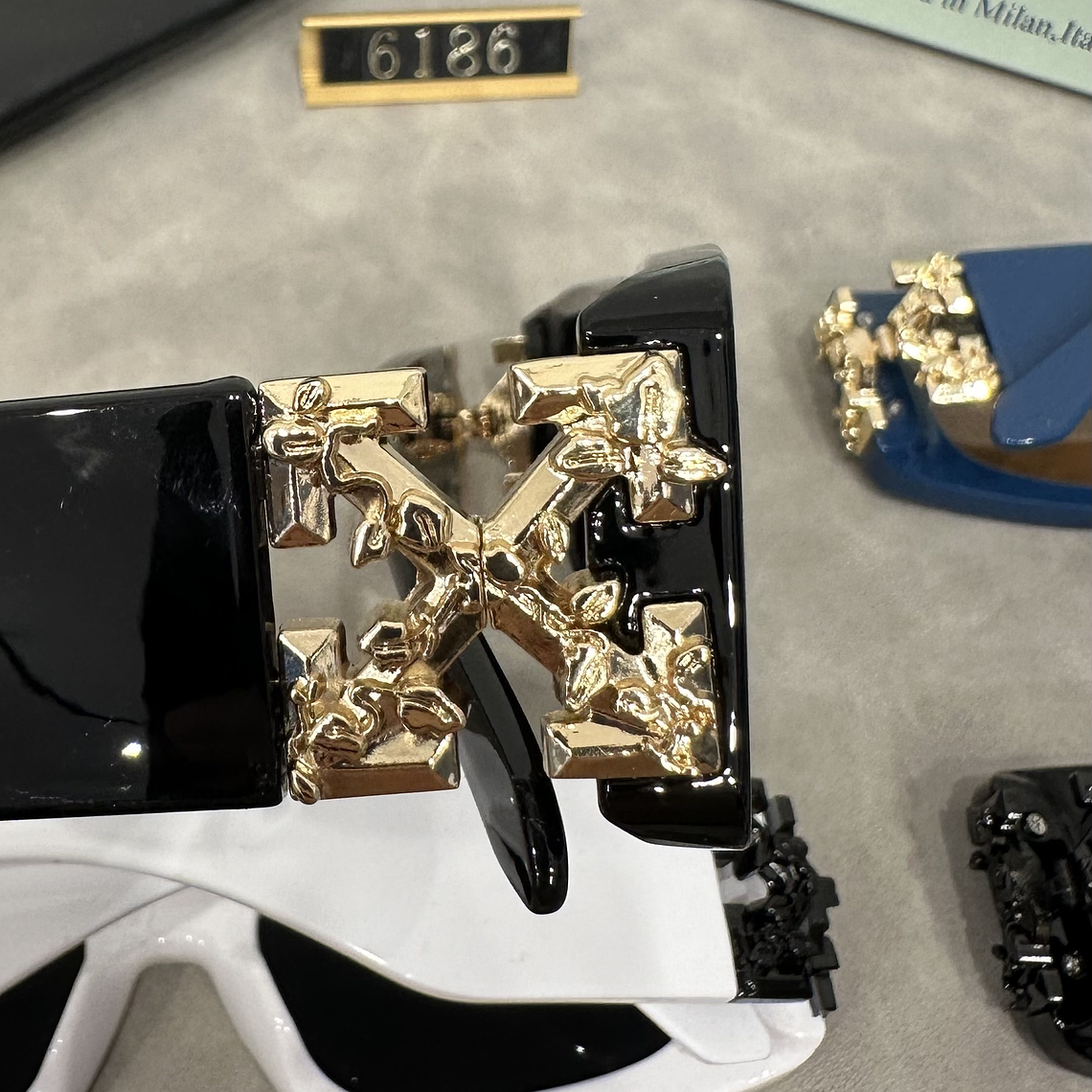 Óculos de Sol Off White 6186 8