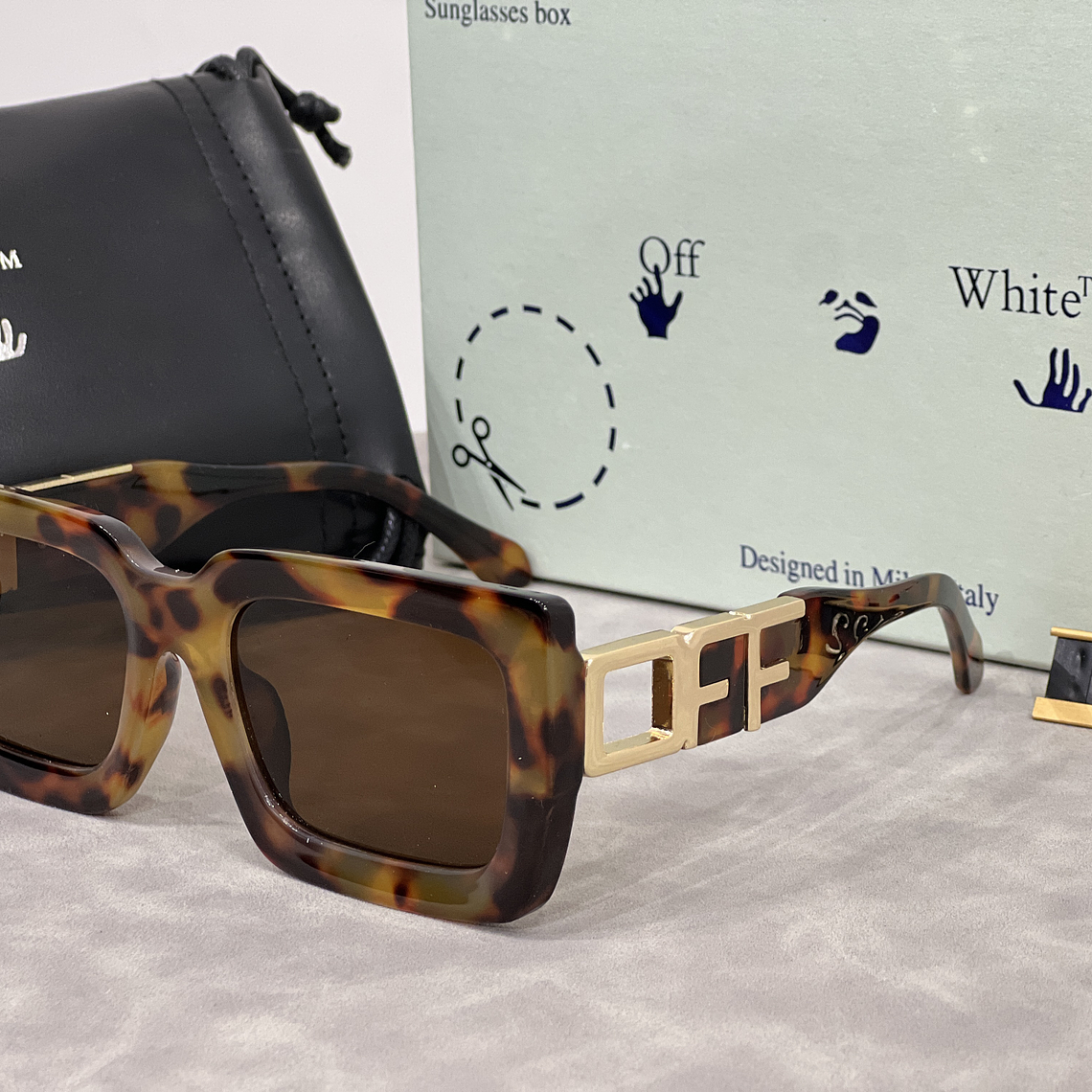 Óculos de Sol Off White 6112 4