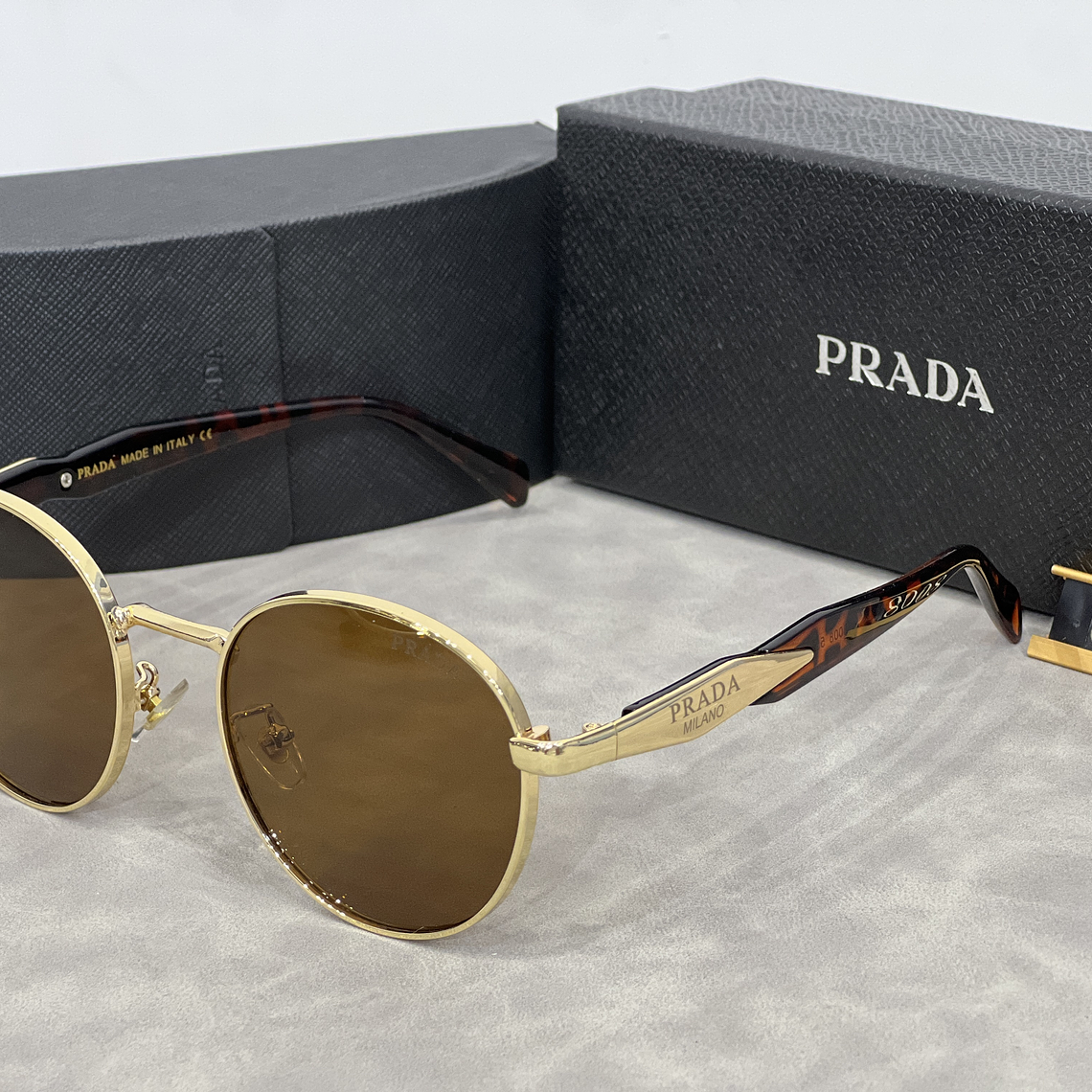 Óculos de Sol Prada 8008 4