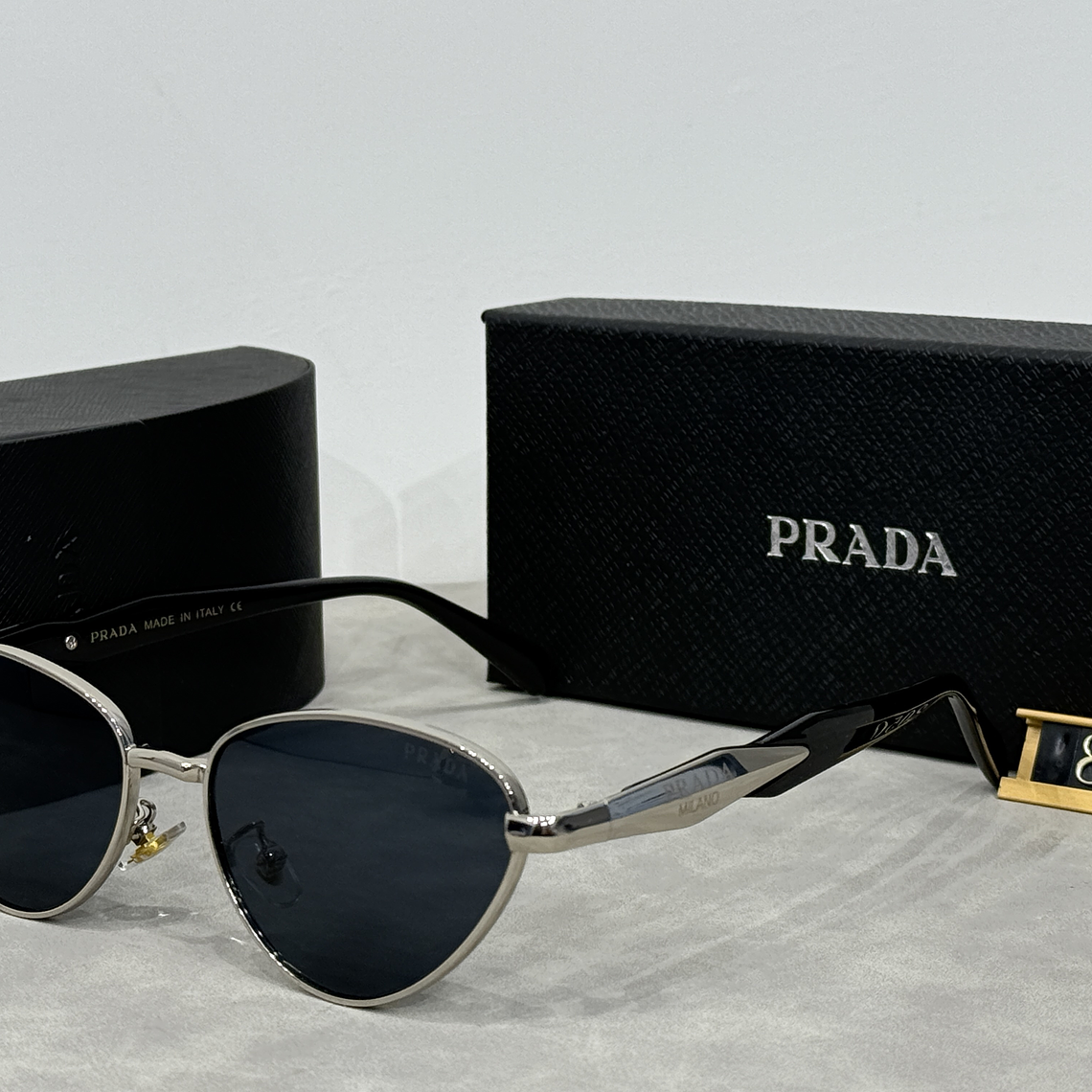 Óculos de Sol Prada 8050 4