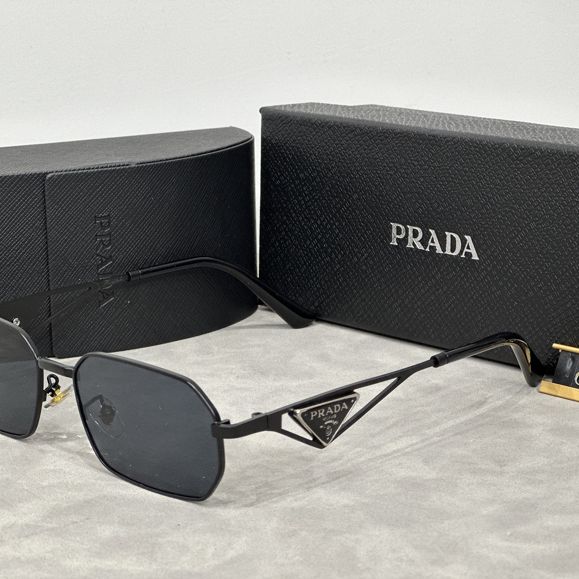 Óculos de Sol Prada 8046 2