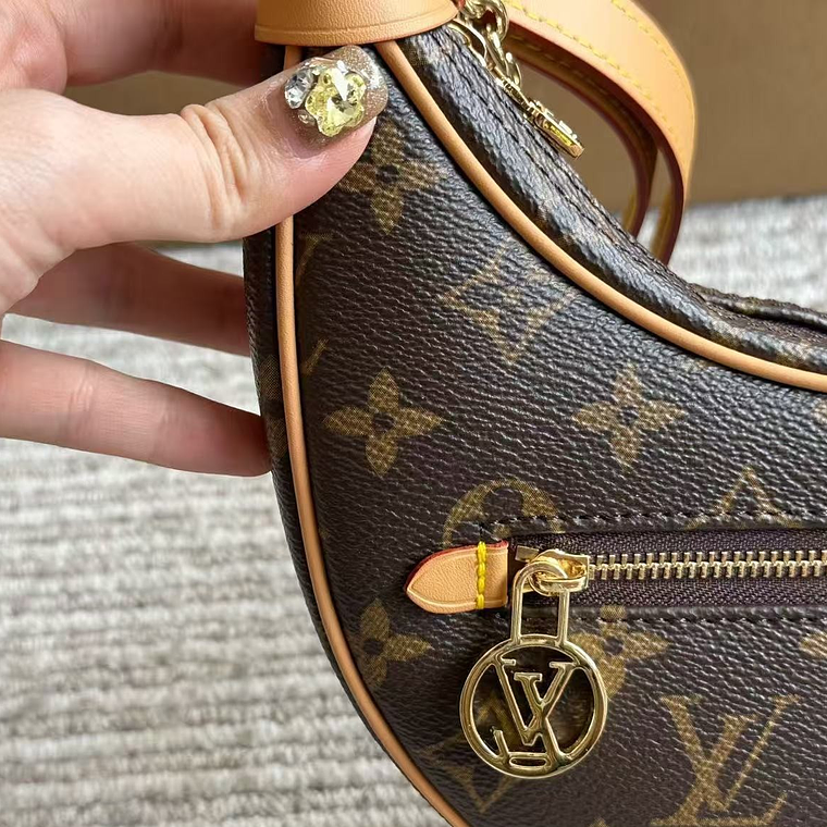 Louis Vuitton loop bag 3