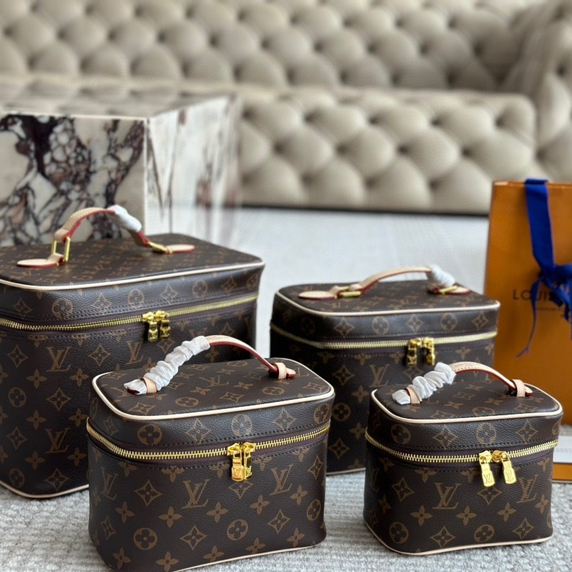 Louis Vuitton Bag necessaire 1