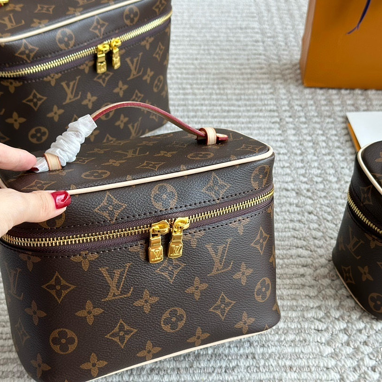 Louis Vuitton Bag necessaire 8