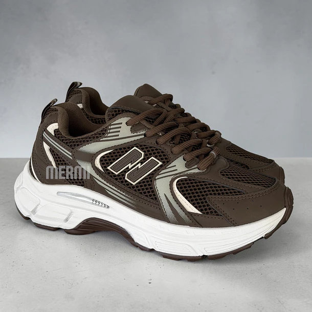 ZAPATILLAS DEPORTIVAS J09 MARRON