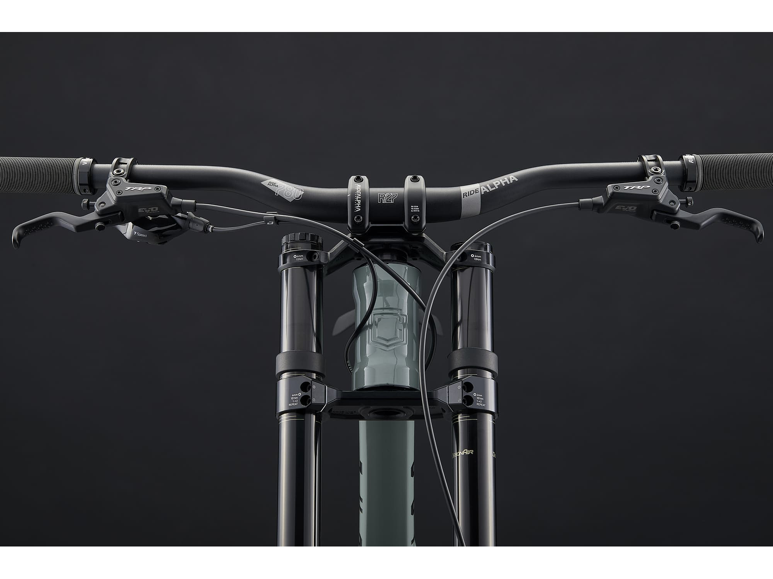 Bicicleta Commencal Supreme DH V5 Ride 2026 Pyrite Grey 2