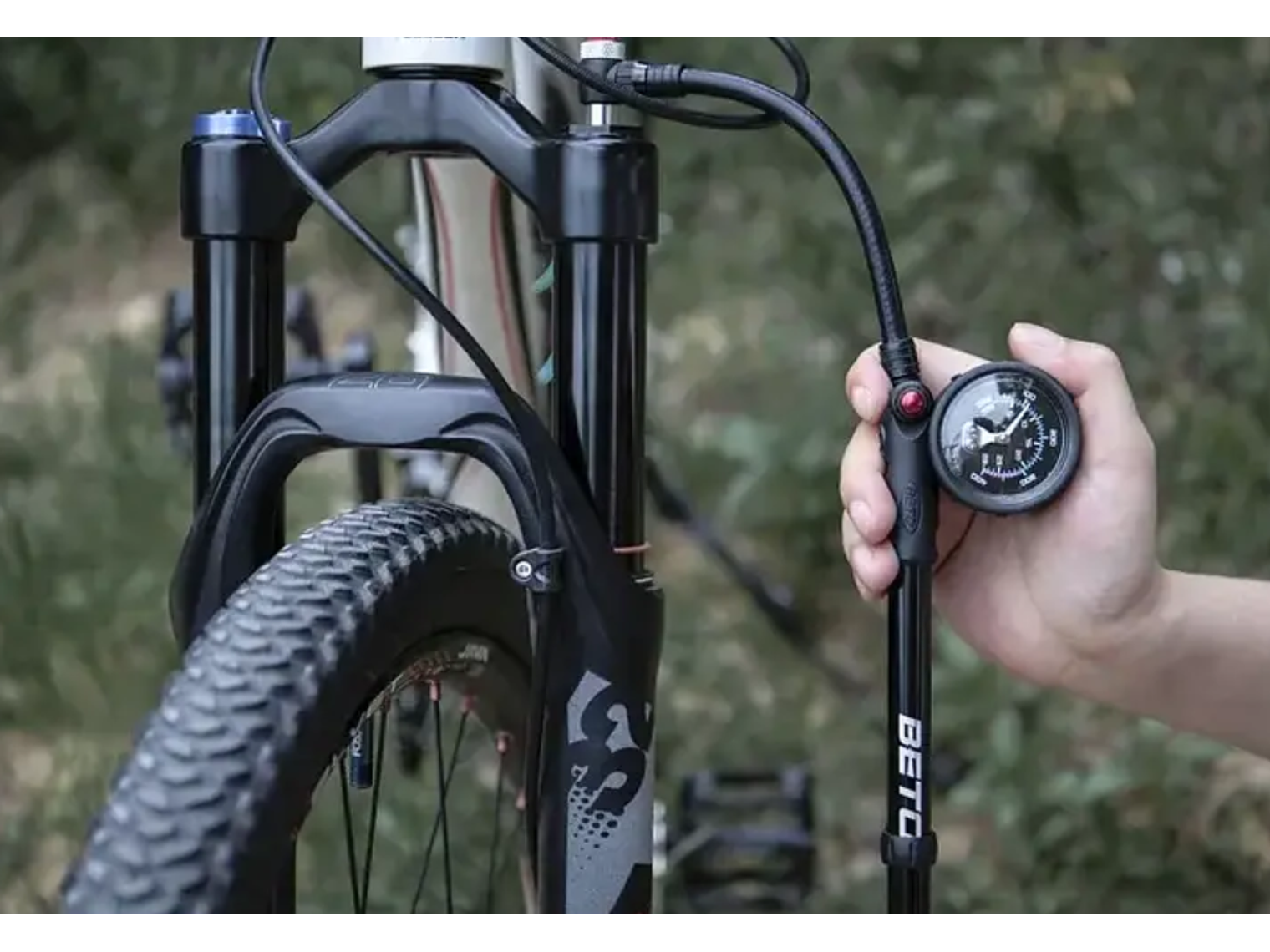 Bombín Beto Horquilla y Shock 400 PSI con Manómetro 3