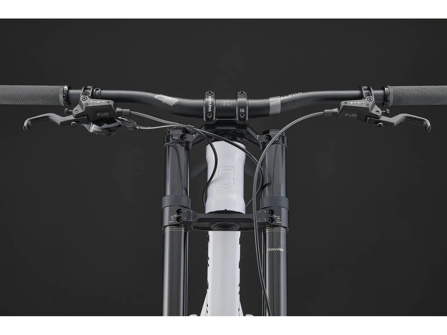 Commencal SUPREME DH V5 XS Pure White 2026 6