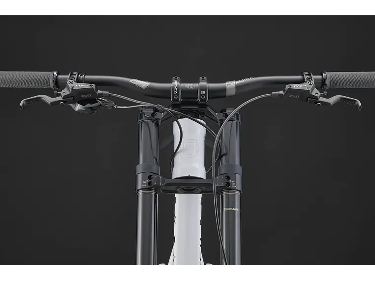 Commencal SUPREME DH V5 XS Pure White 2026 6