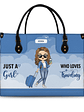 Just A Girl Who Loves Traveling - Gift For Her, Family, Vacation Lovers - Personalized Leather Bag - Vorschaubild 1