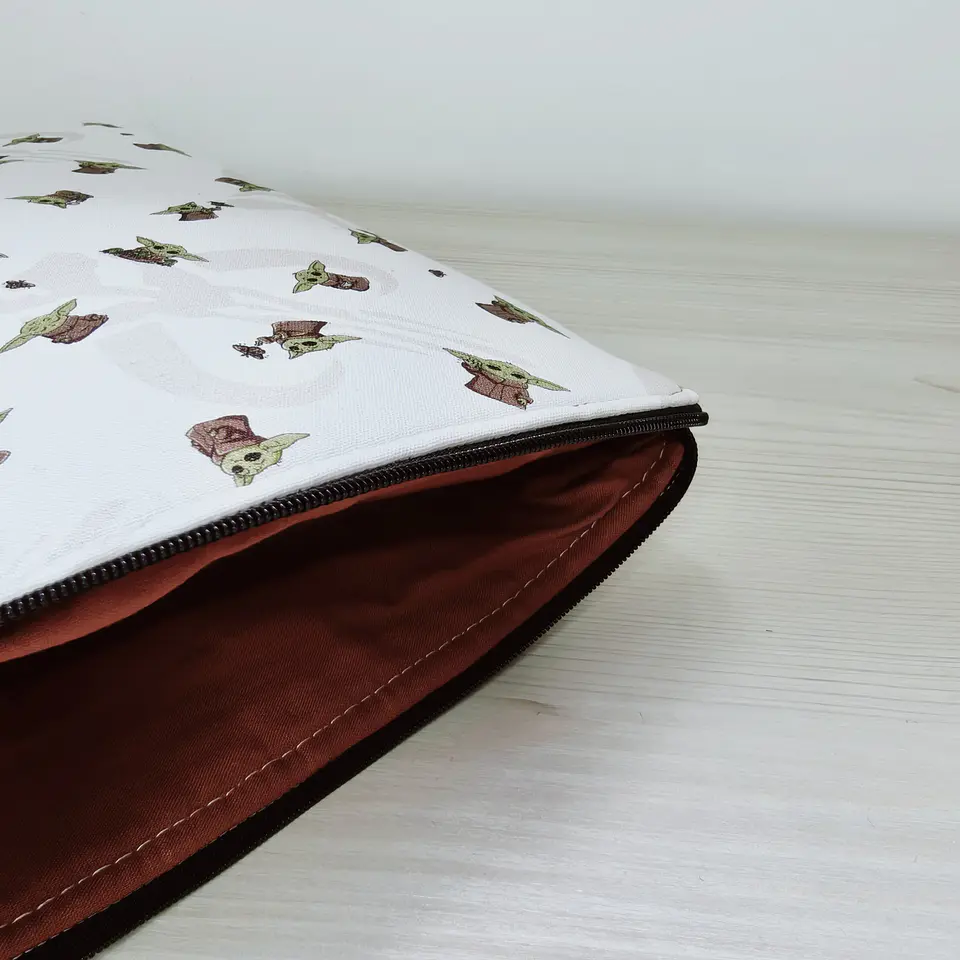 Funda baby yoda 2