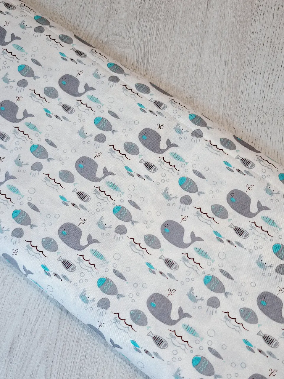 Popelín de algodón ballenas y peces azul | Tela infantil 1
