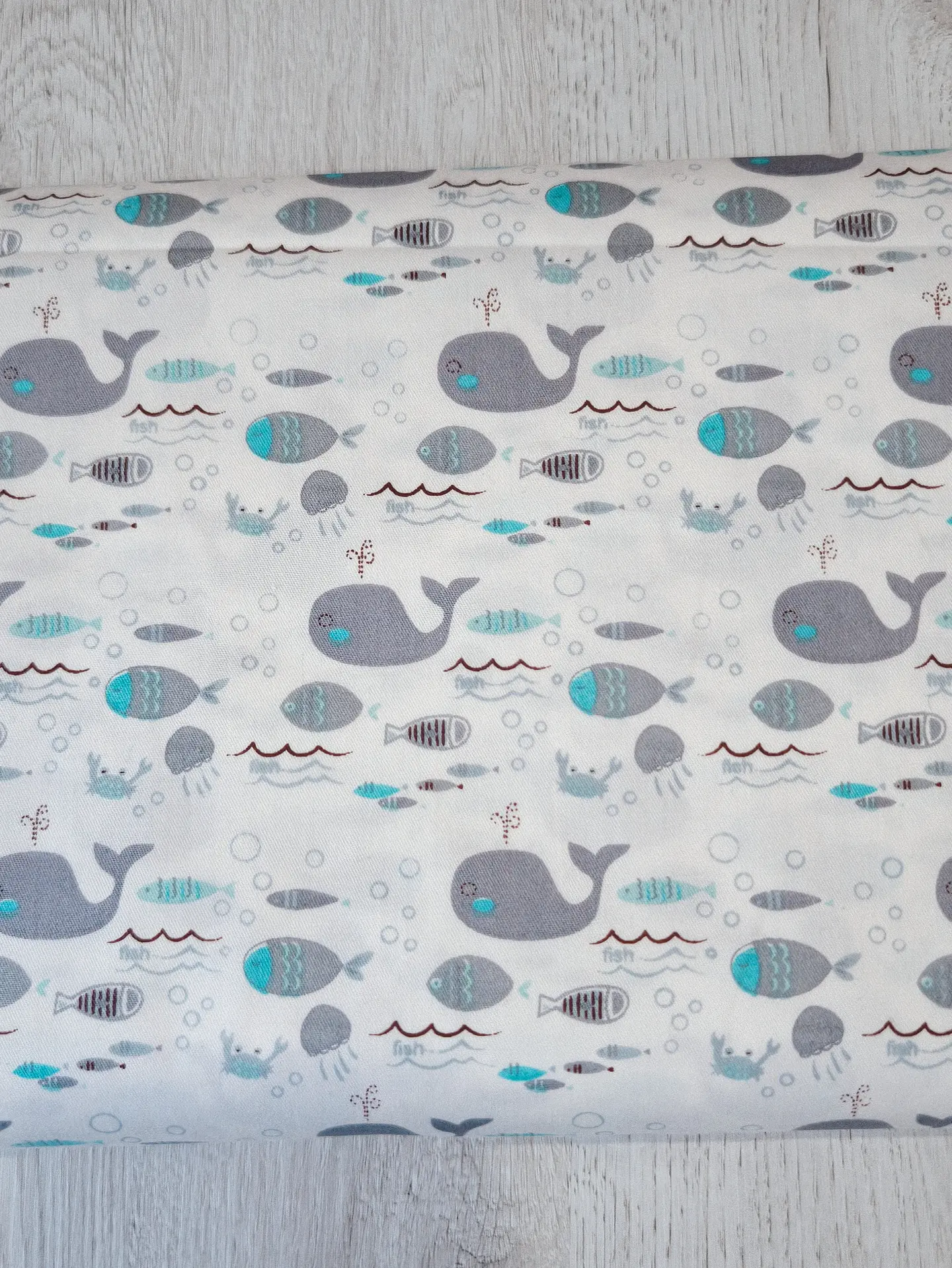 Popelín de algodón ballenas y peces azul | Tela infantil 2
