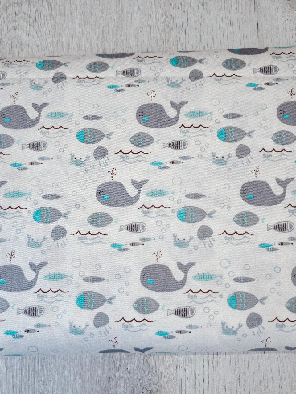 Popelín de algodón ballenas y peces azul | Tela infantil 2