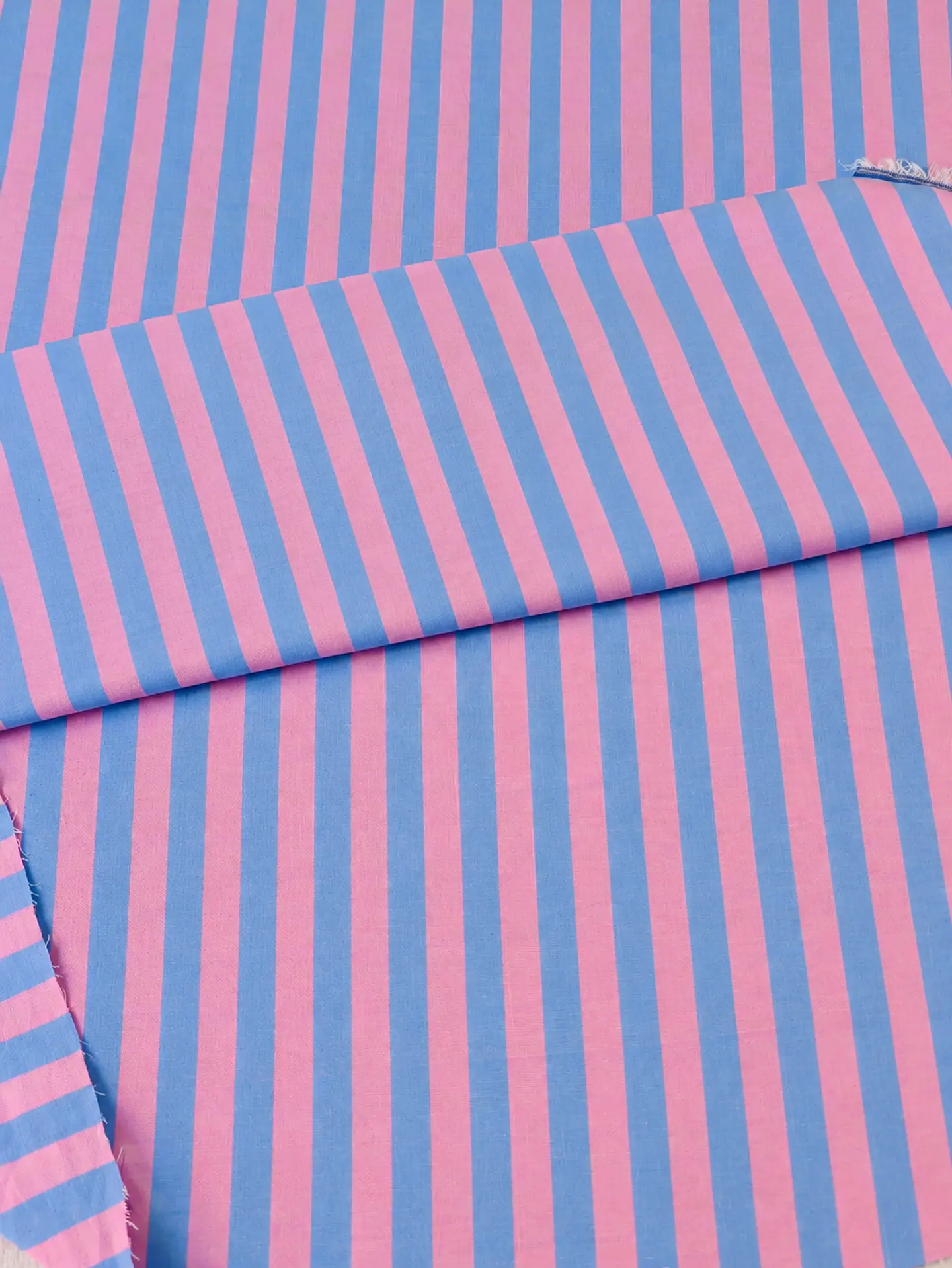 Tela Seersucker de Rayas Rosa y Azul 1