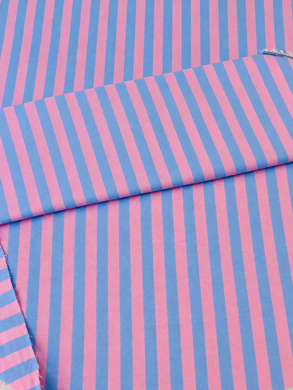 Tela Seersucker de Rayas Rosa y Azul 1