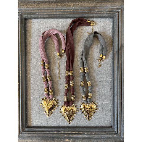 Collares Cinta de Tela Corazón Acero baño Oro