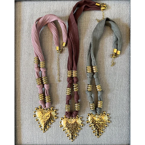 Collares Cinta de Tela Corazón Acero baño Oro