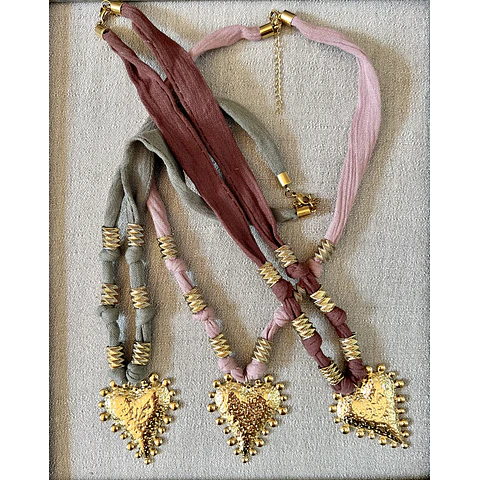 Collares Cinta de Tela Corazón Acero baño Oro