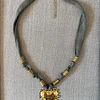 Collares Cinta de Tela Corazón Acero baño Oro