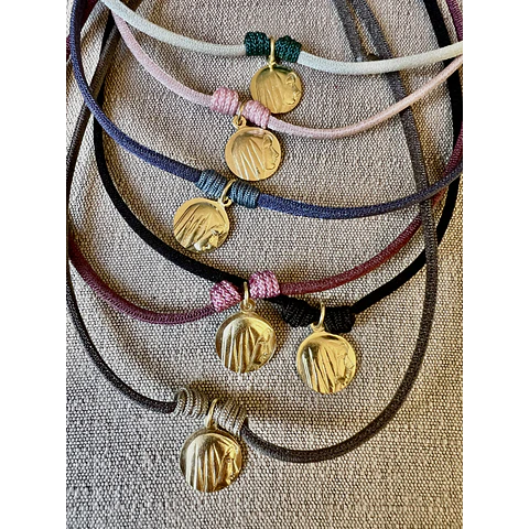 Collares Elasticados Virgen Bronce