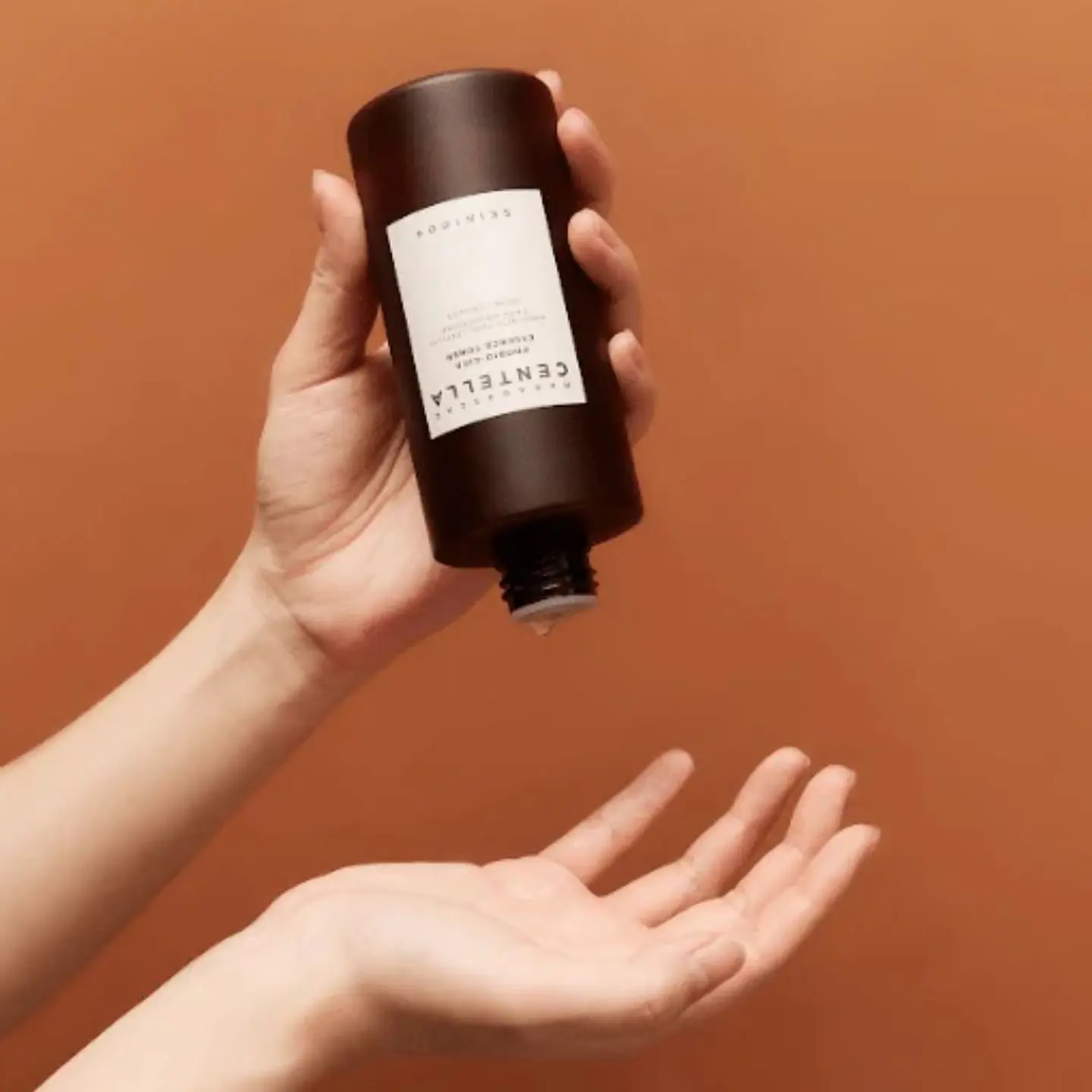 Skin1004 Tónico Madagascar Centella Probio-Cica Essence Toner 210 ml 6
