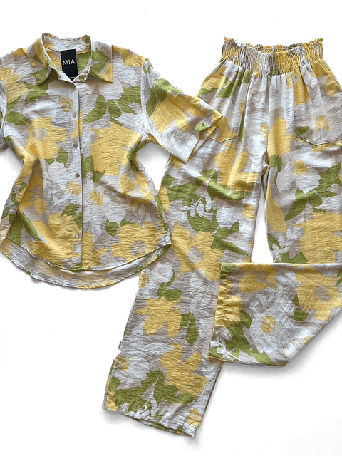 Conjunto Floral Amarillo