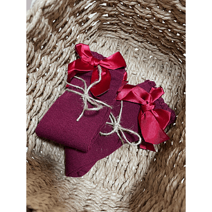 Calcetas lazo burdeo 