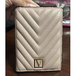 Porta pasaporte VICTORIA SECRET