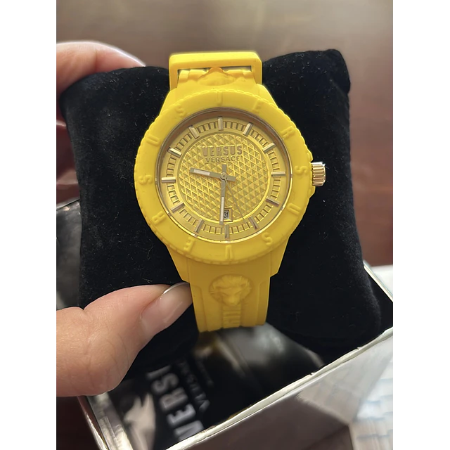 reloj versus VERSACE