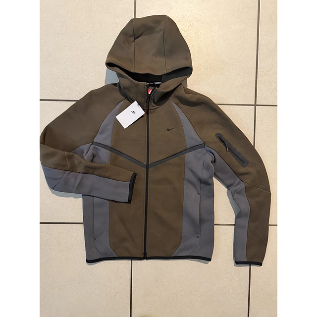 Poleron NIKE TECH ( local y bodega )