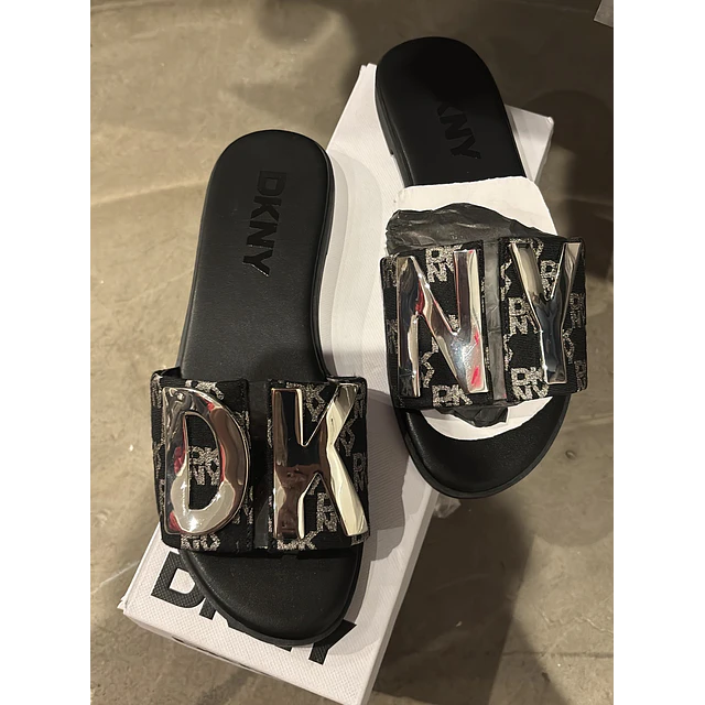 Chalas DKNY ( BODEGA ) 