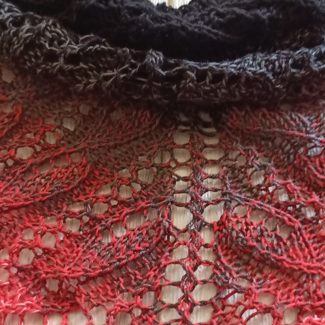 Cuello efecto encaje negro/rojo 6