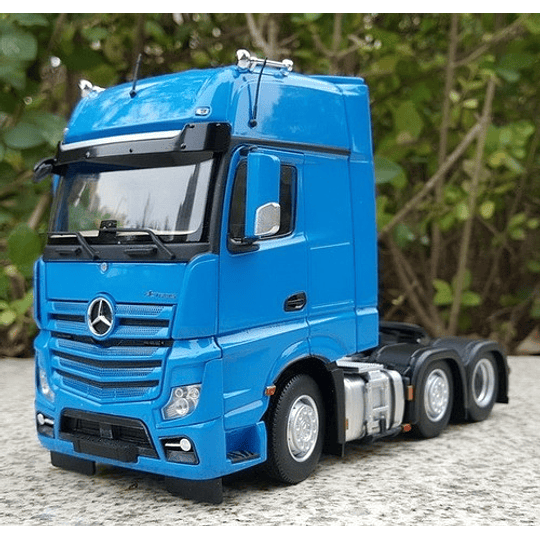 Camión Mercedes Benz Actros Escala 1:32 Metálico