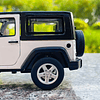 Jeep Wrangler 1:32 con luz, sonido y tracción