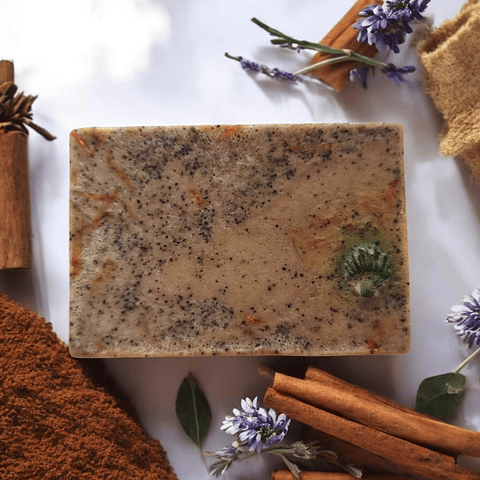 Jabón de cúrcuma, canela y caléndula