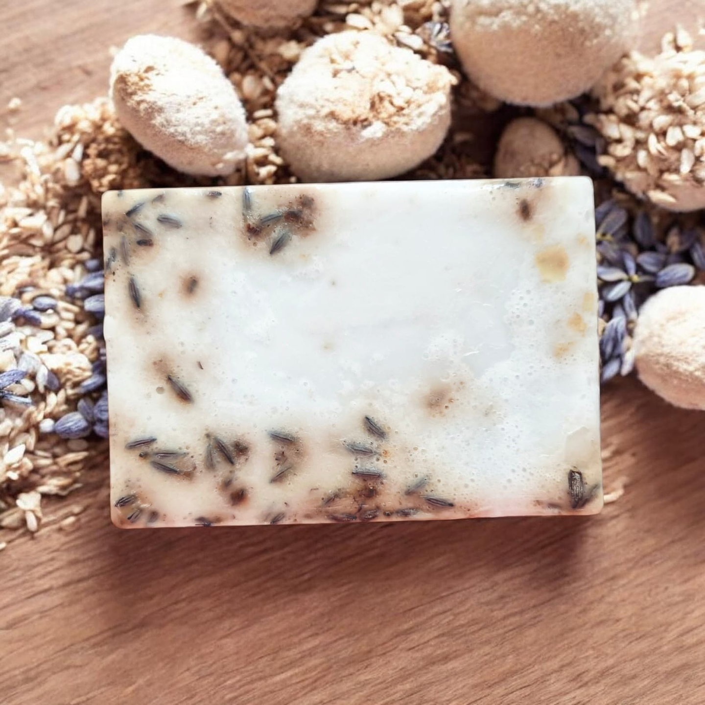 Jabón de leche de cabra, avena, aceite de jojoba y lavanda 1