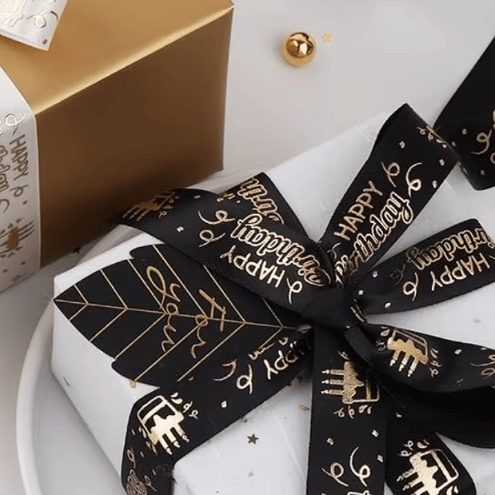Cinta de regalo de satín feliz cumpleaños 4.6 metros negro con dorado 1