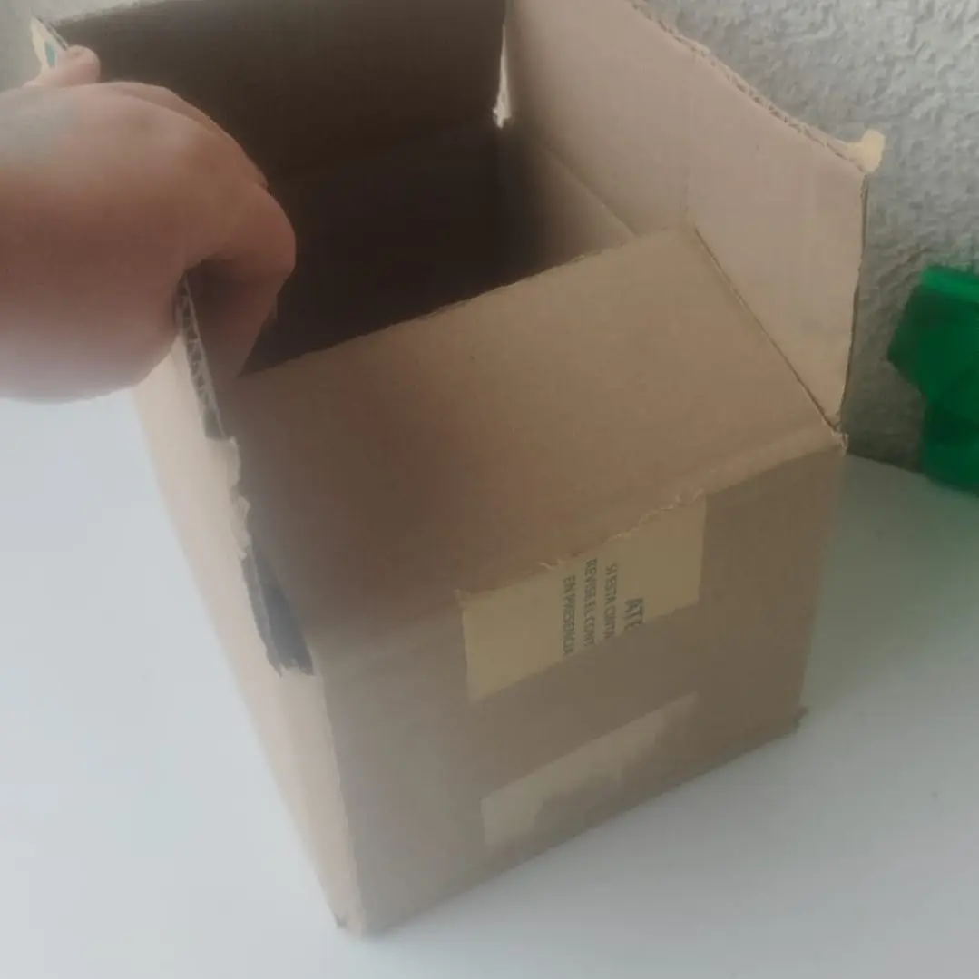 cajas reutilizadas 20 largo 15 ANCHO 12 ALTO aprox ´+ cinta embalaje 1