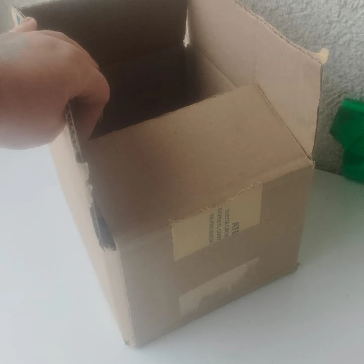cajas reutilizadas 20 largo 15 ANCHO 12 ALTO aprox ´+ cinta embalaje 1